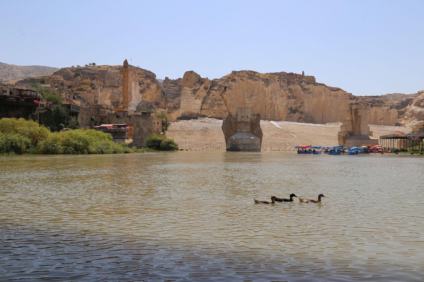 Hasankeyf’te tarihi eserleri taşıma çalışmaları sürüyor Hasankeyf’te tarihi eserleri taşıma çalışmaları sürüyor